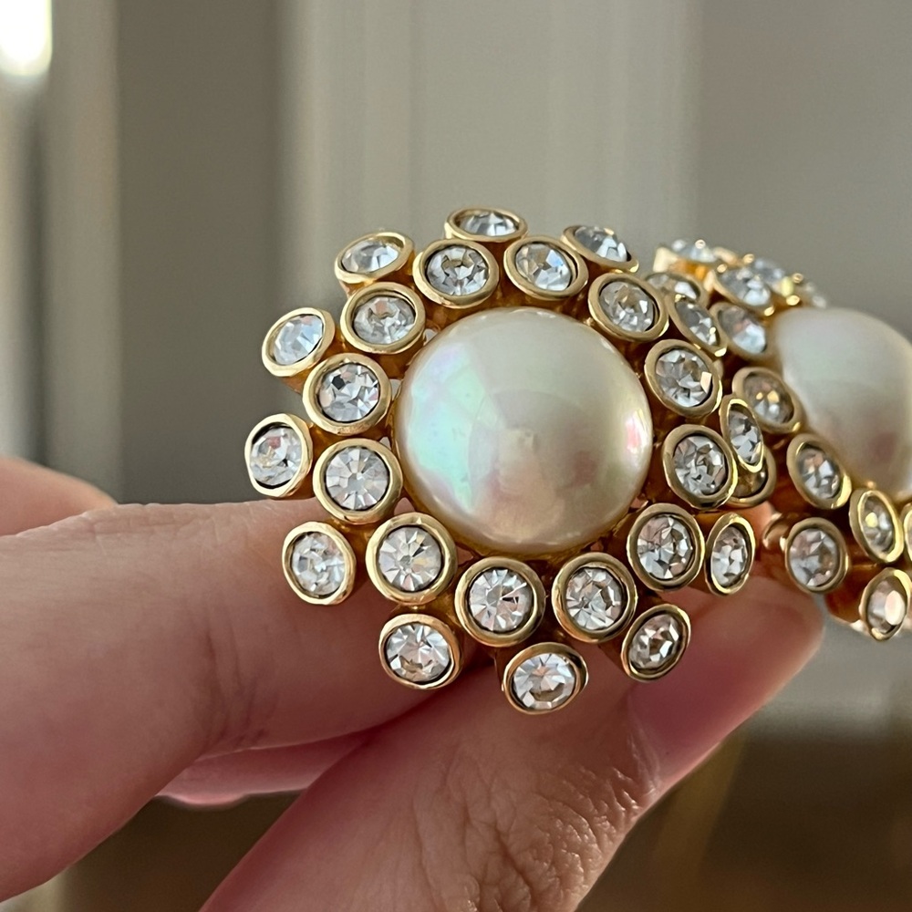 Vintage Christian Dior Star Celest Flower Pearl Rhinestone Round Gold Earrings - Picture 3 of 10